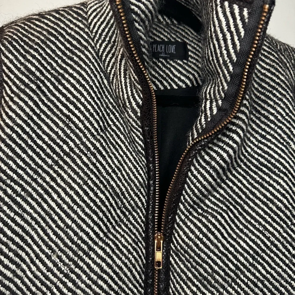 Peach Love California Black and White Vest - Picture 4 of 7